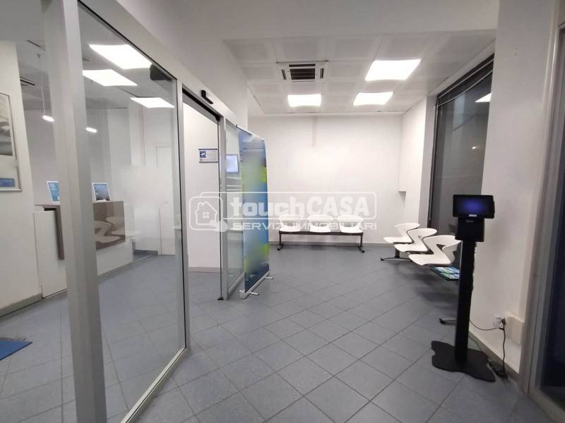 negozio in affitto ad Aversa