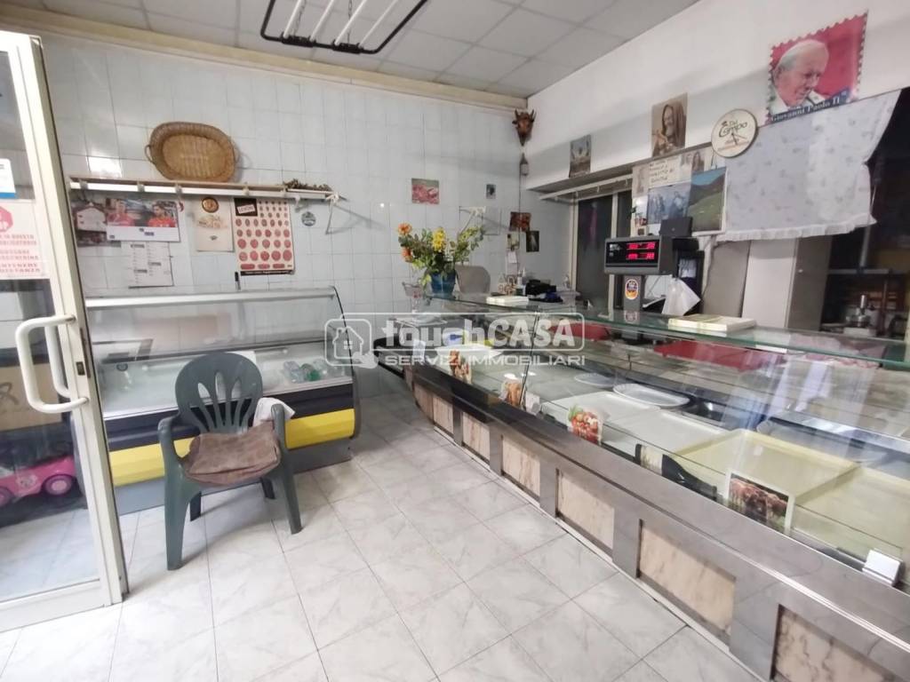 negozio in affitto ad Aversa in zona Centro Città