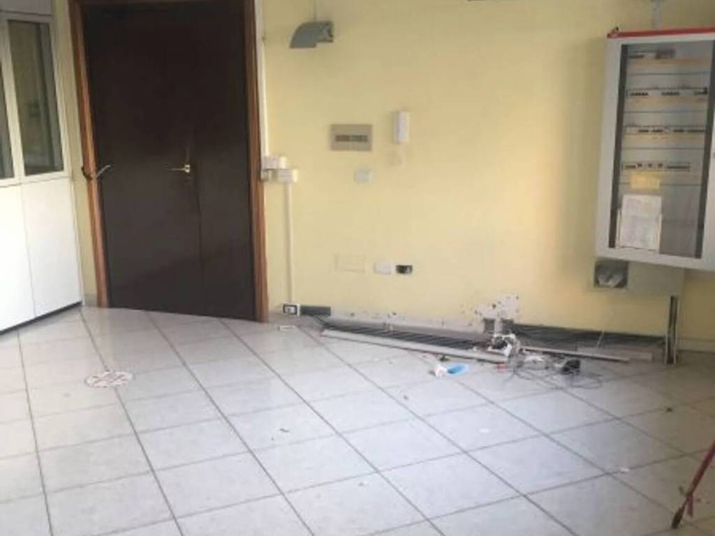 negozio in affitto ad Aversa