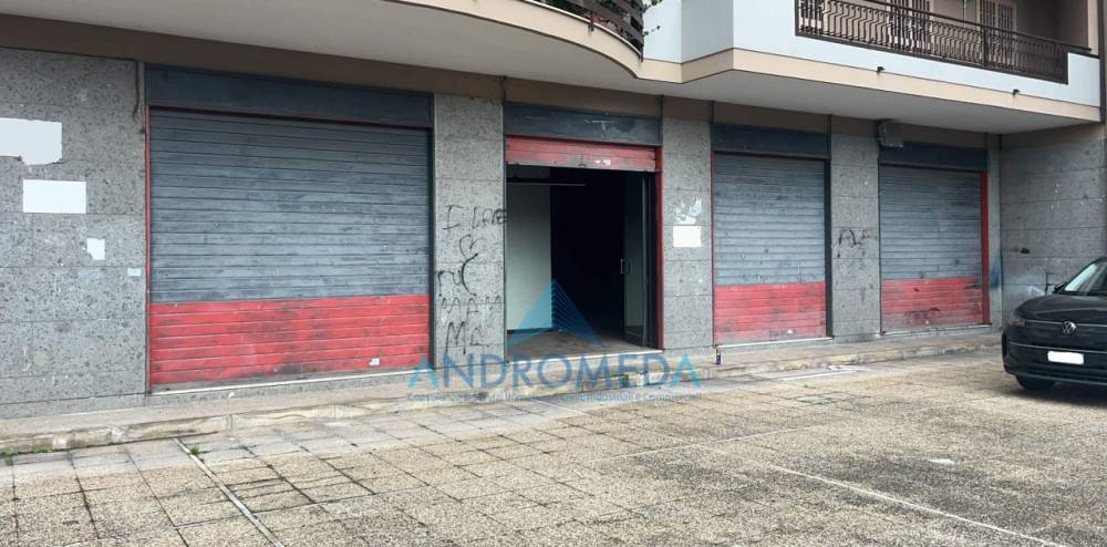 locale commerciale in affitto ad Aversa
