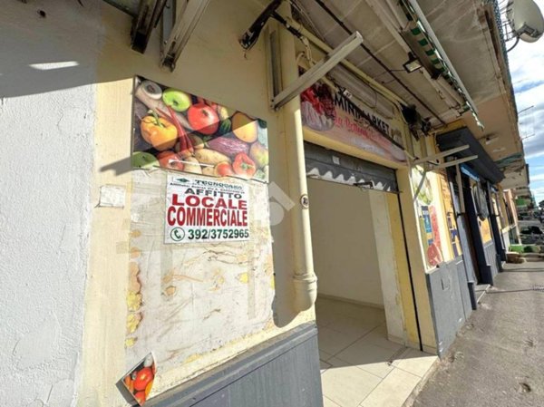 locale commerciale in affitto ad Aversa