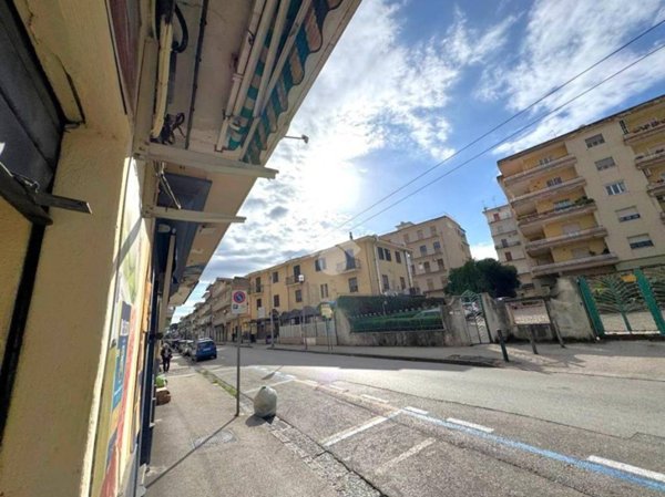 locale commerciale in affitto ad Aversa