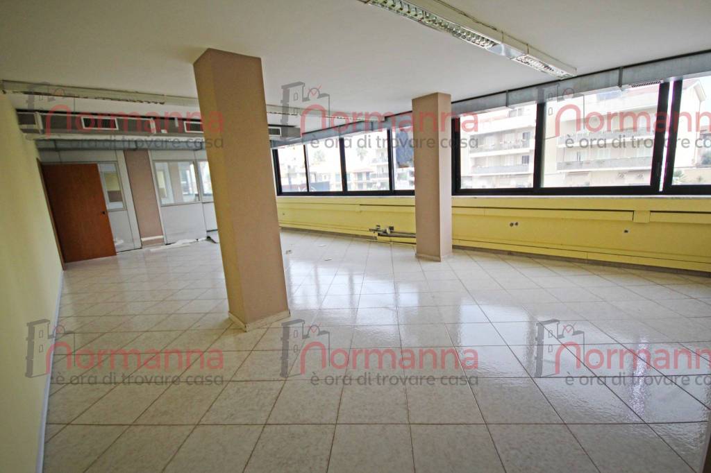 ufficio in affitto ad Aversa
