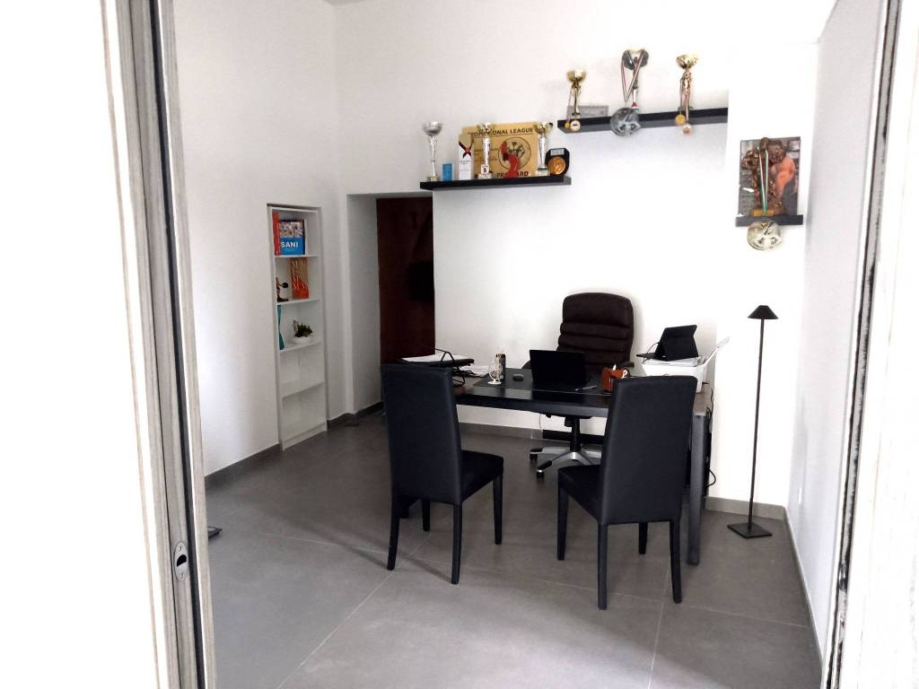 negozio in affitto ad Aversa in zona Centro Città