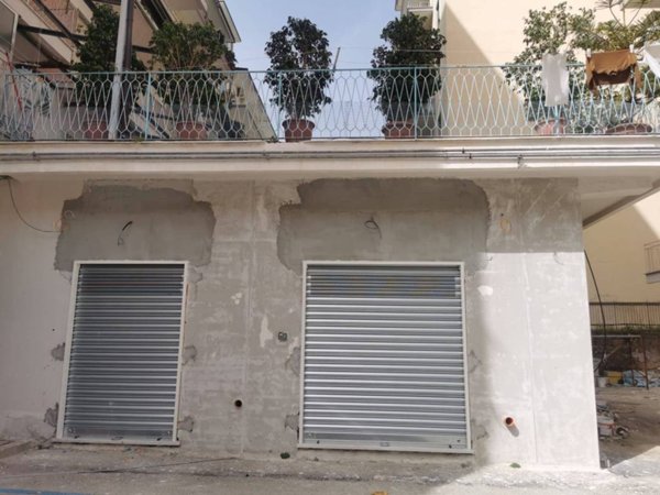 negozio in affitto ad Aversa