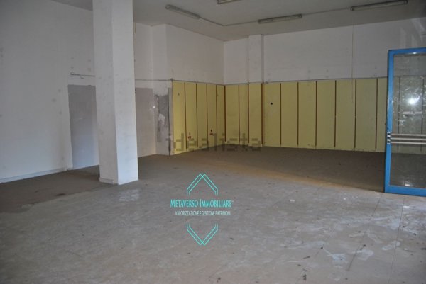 negozio in affitto ad Aversa