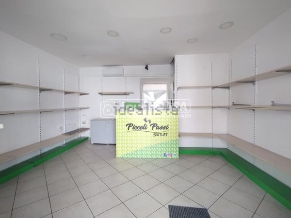 negozio in affitto ad Aversa in zona Centro Città