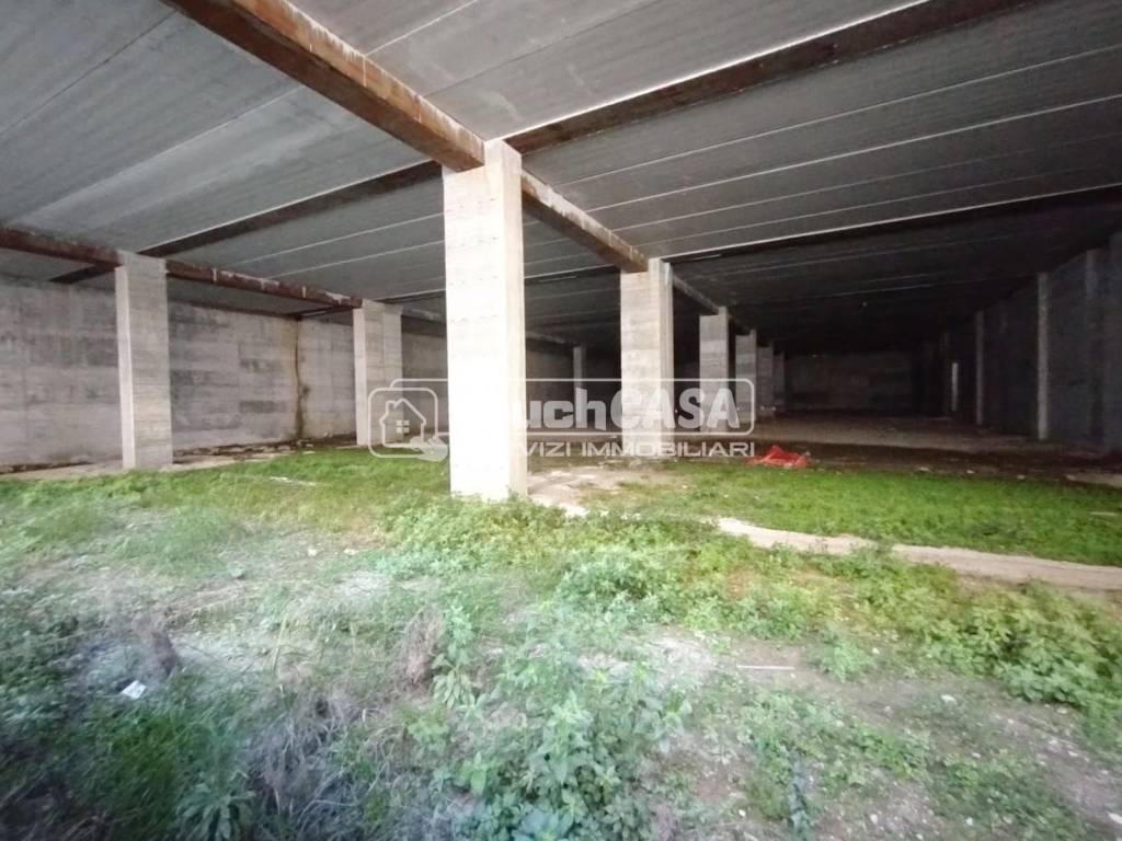 locale commerciale in affitto ad Aversa