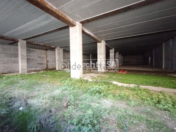 locale di sgombero in affitto ad Aversa