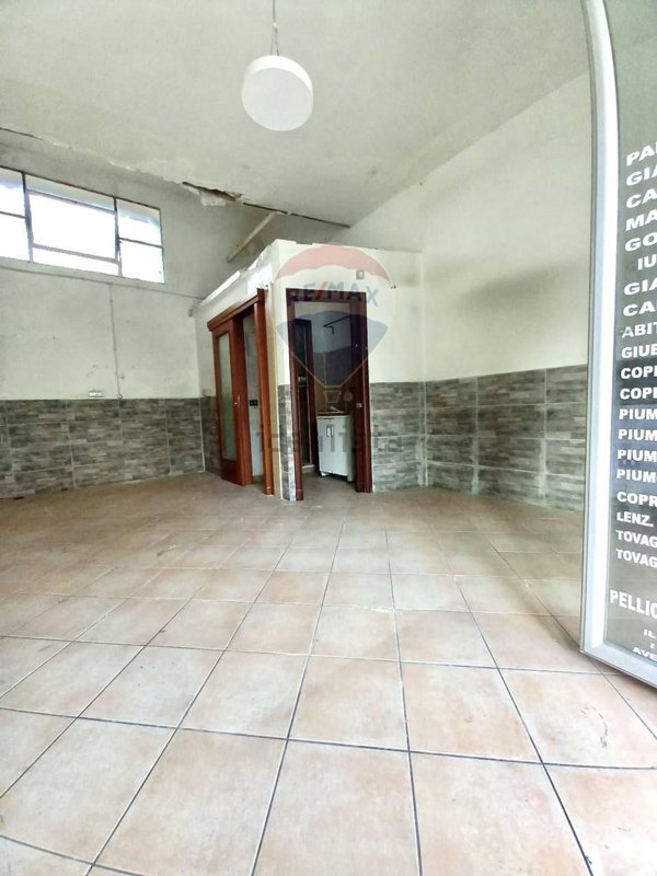 locale commerciale in affitto ad Aversa