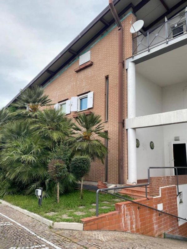 casa indipendente in affitto ad Aversa