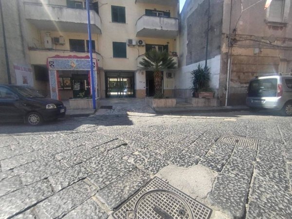 negozio in affitto ad Aversa