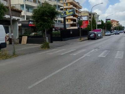 negozio in affitto ad Aversa