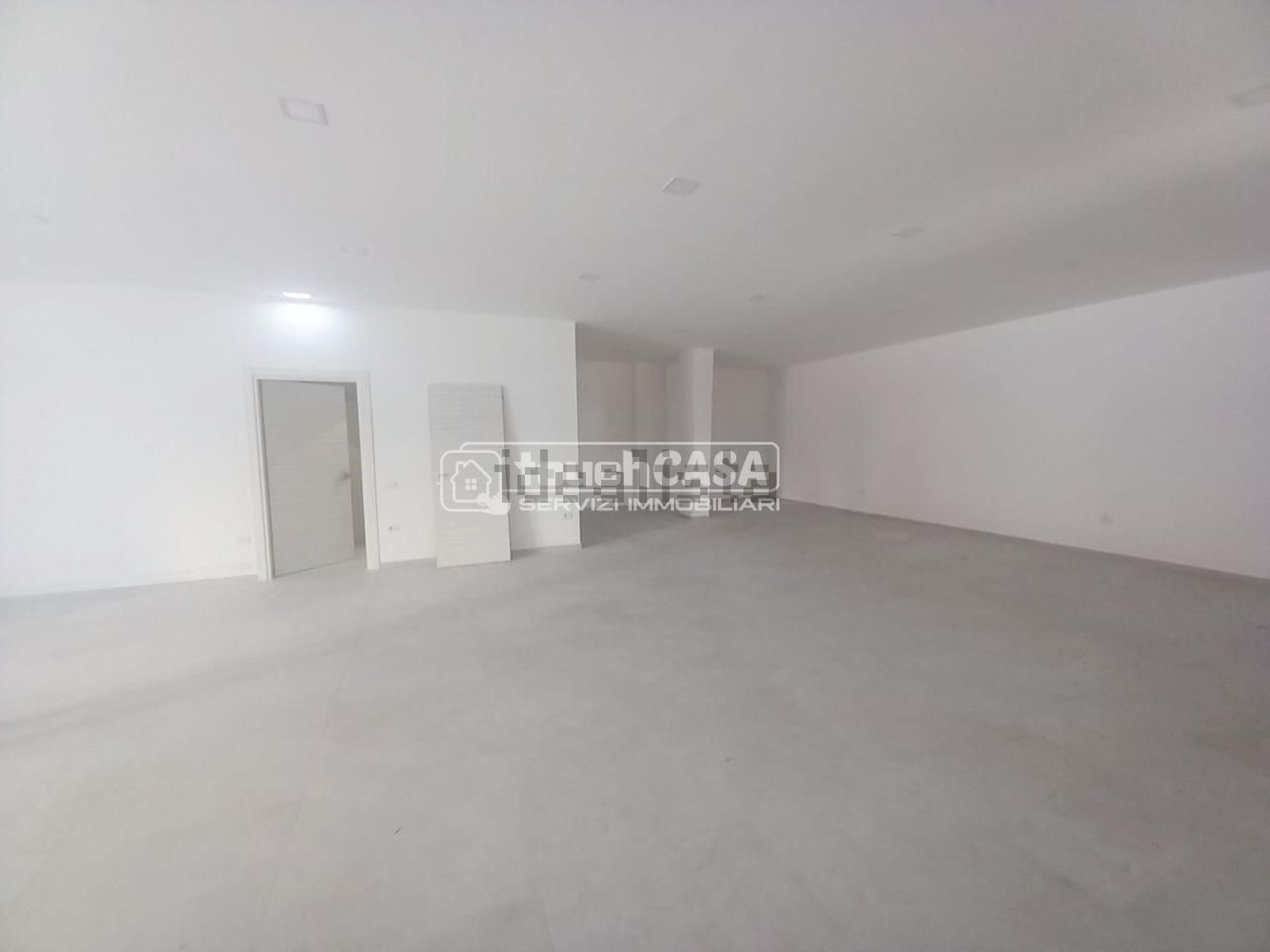 locale commerciale in affitto ad Aversa