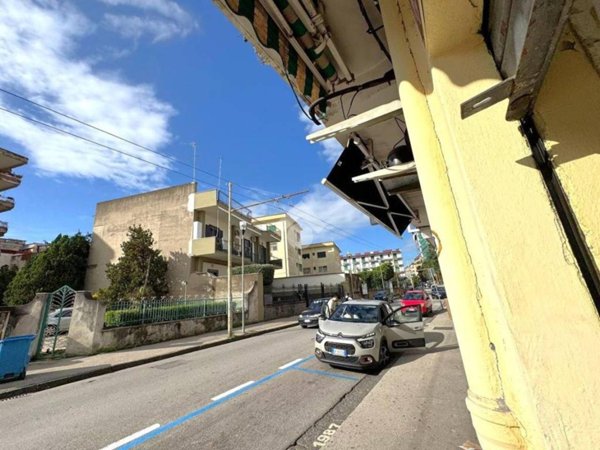 negozio in affitto ad Aversa