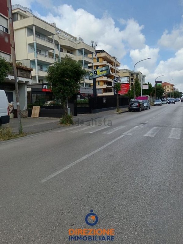 locale commerciale in affitto ad Aversa