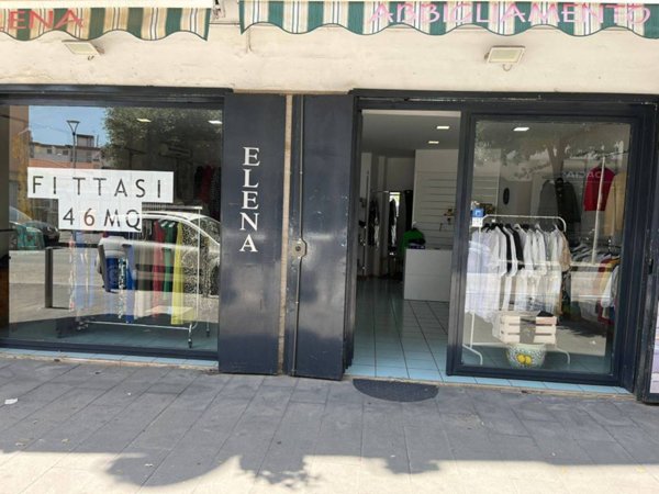 locale commerciale in affitto ad Aversa
