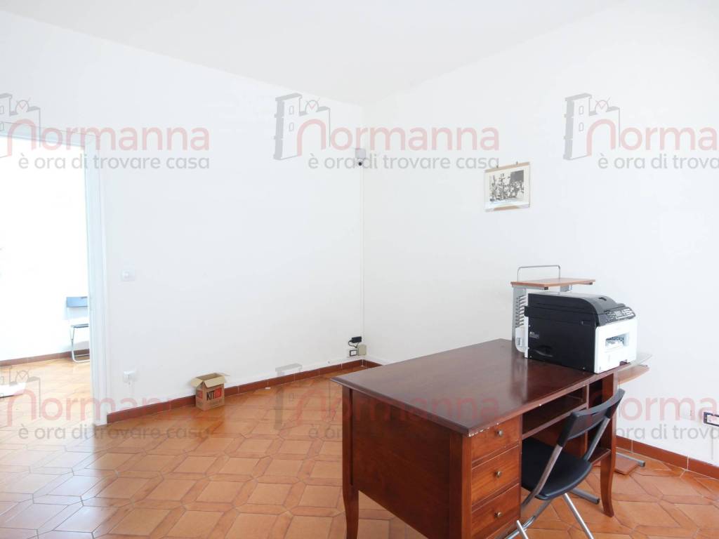 ufficio in affitto ad Aversa