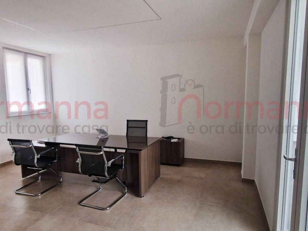 ufficio in affitto ad Aversa
