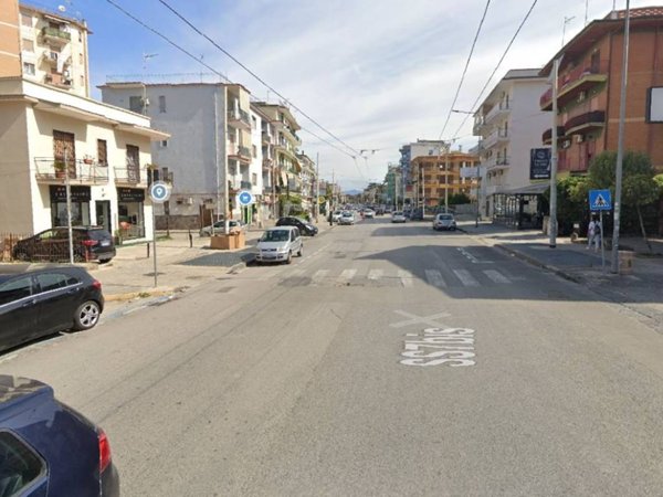 locale commerciale in affitto ad Aversa