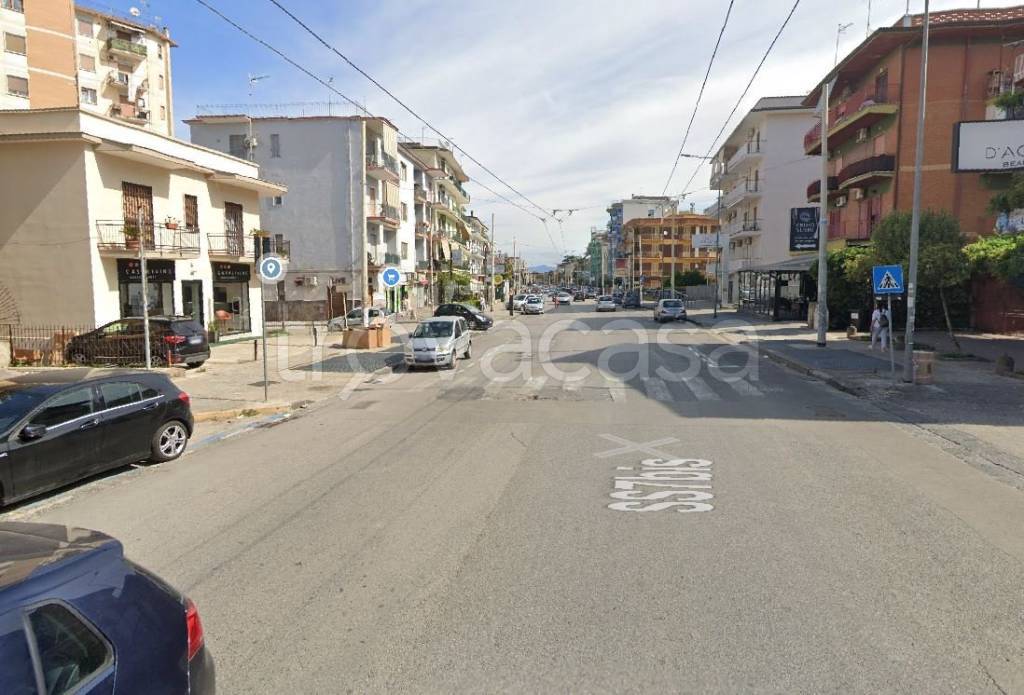 locale commerciale in affitto ad Aversa