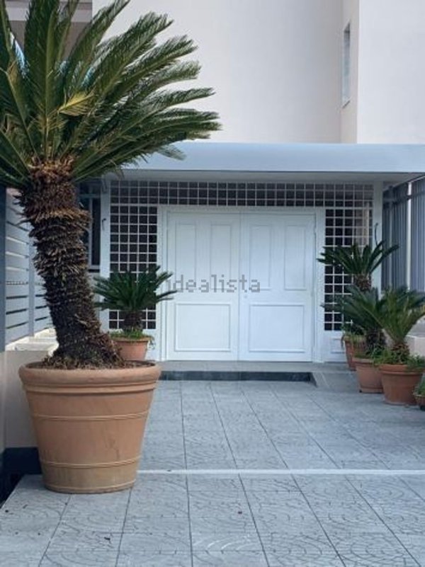 locale commerciale in affitto ad Aversa