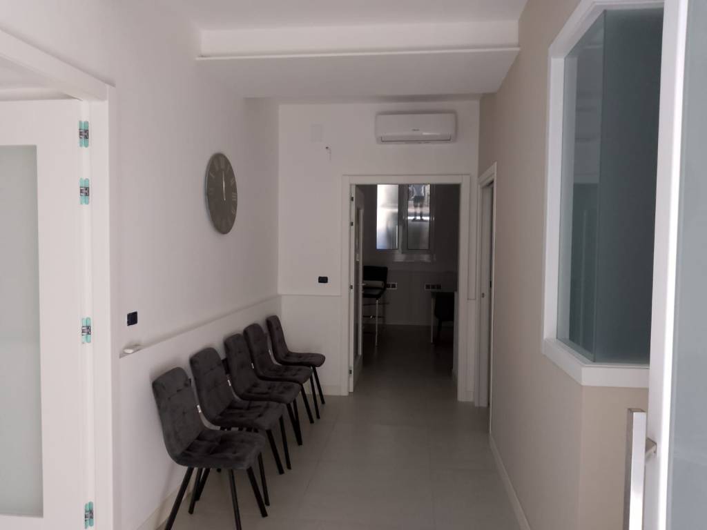 negozio in affitto ad Aversa