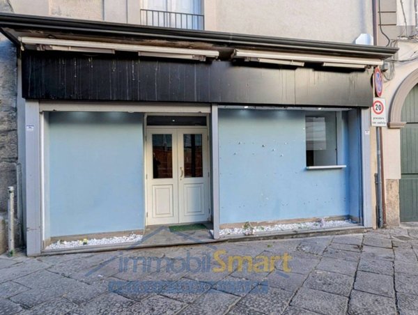 negozio in affitto ad Aversa in zona Centro Città