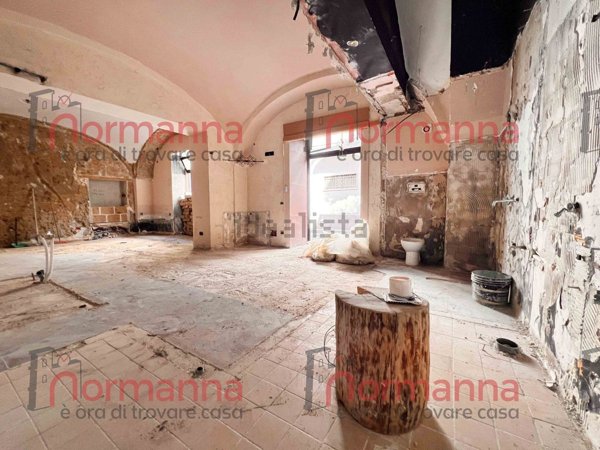 locale commerciale in affitto ad Aversa in zona Centro Città