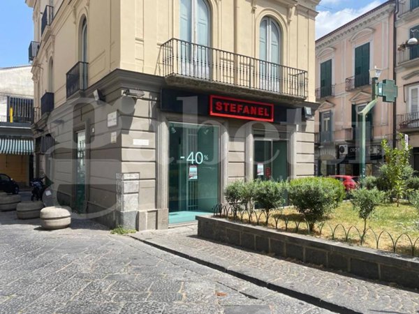 negozio in affitto ad Aversa