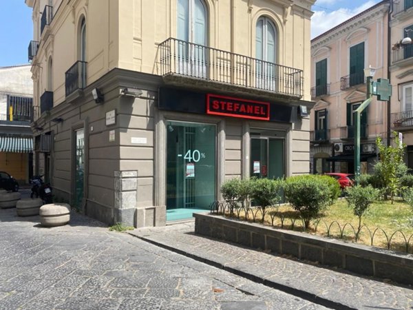 locale commerciale in affitto ad Aversa