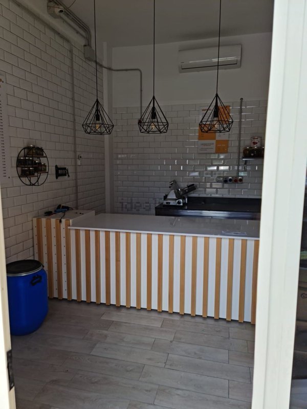 locale commerciale in affitto ad Aversa