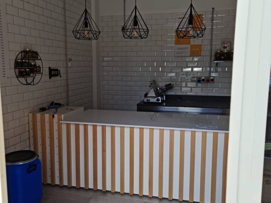 negozio in affitto ad Aversa