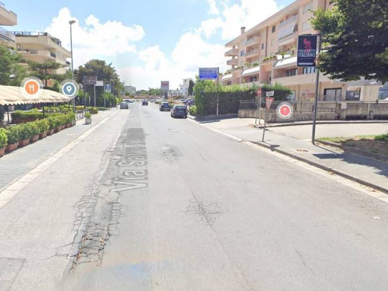 locale commerciale in affitto ad Aversa