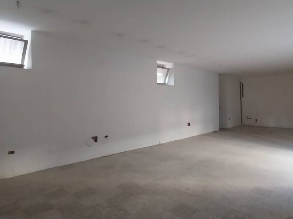 negozio in affitto ad Aversa in zona Centro Città