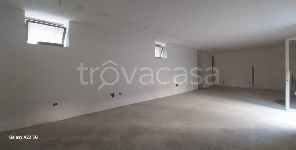 negozio in affitto ad Aversa in zona Centro Città