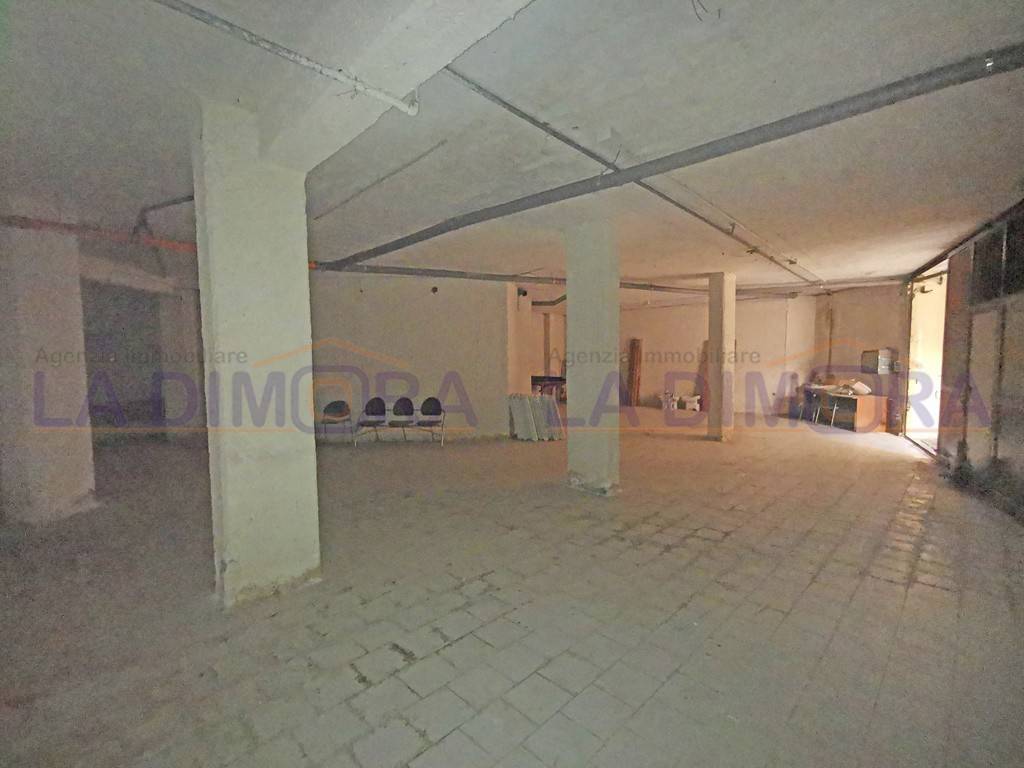 locale commerciale in affitto ad Aversa