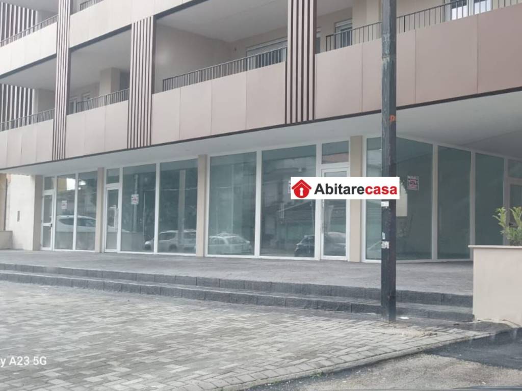 negozio in affitto ad Aversa