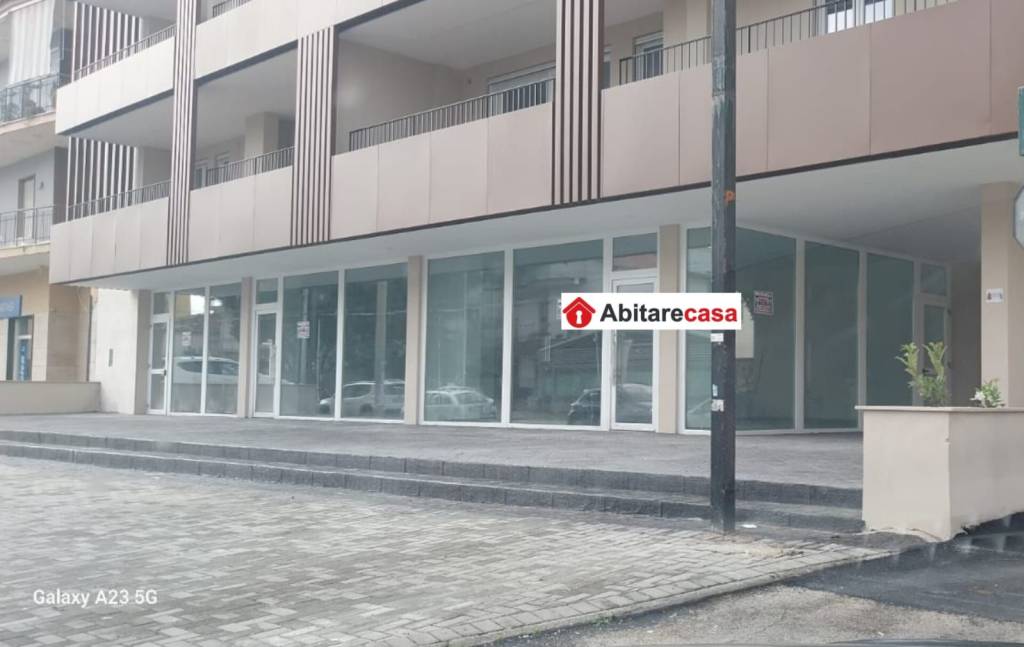 negozio in affitto ad Aversa