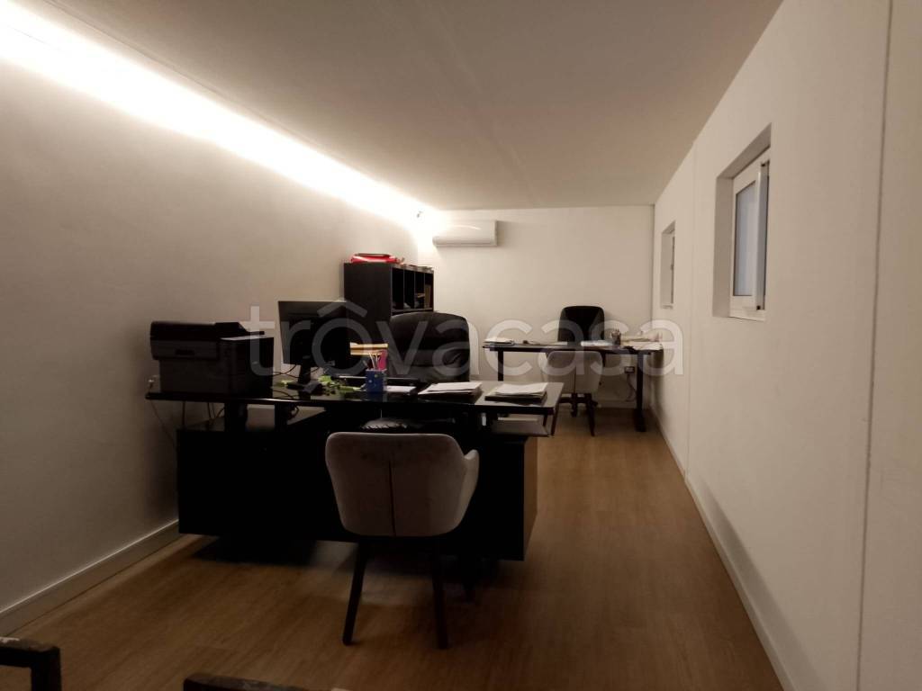ufficio in affitto ad Aversa