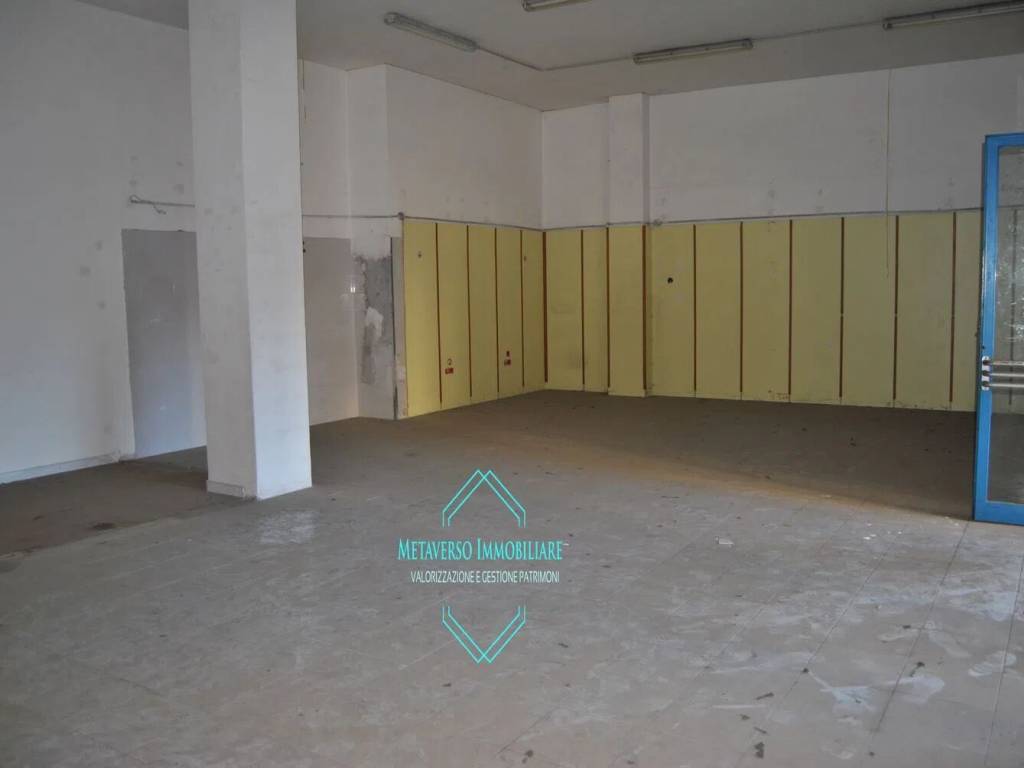 negozio in affitto ad Aversa