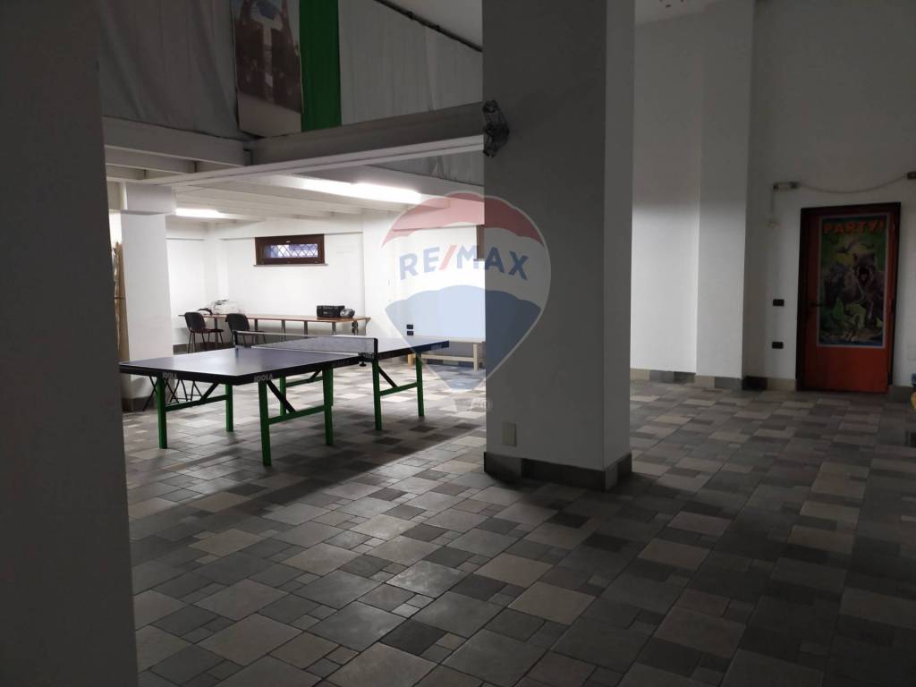 negozio in affitto ad Aversa