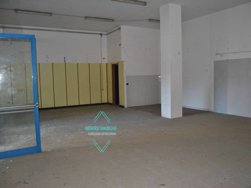 negozio in affitto ad Aversa