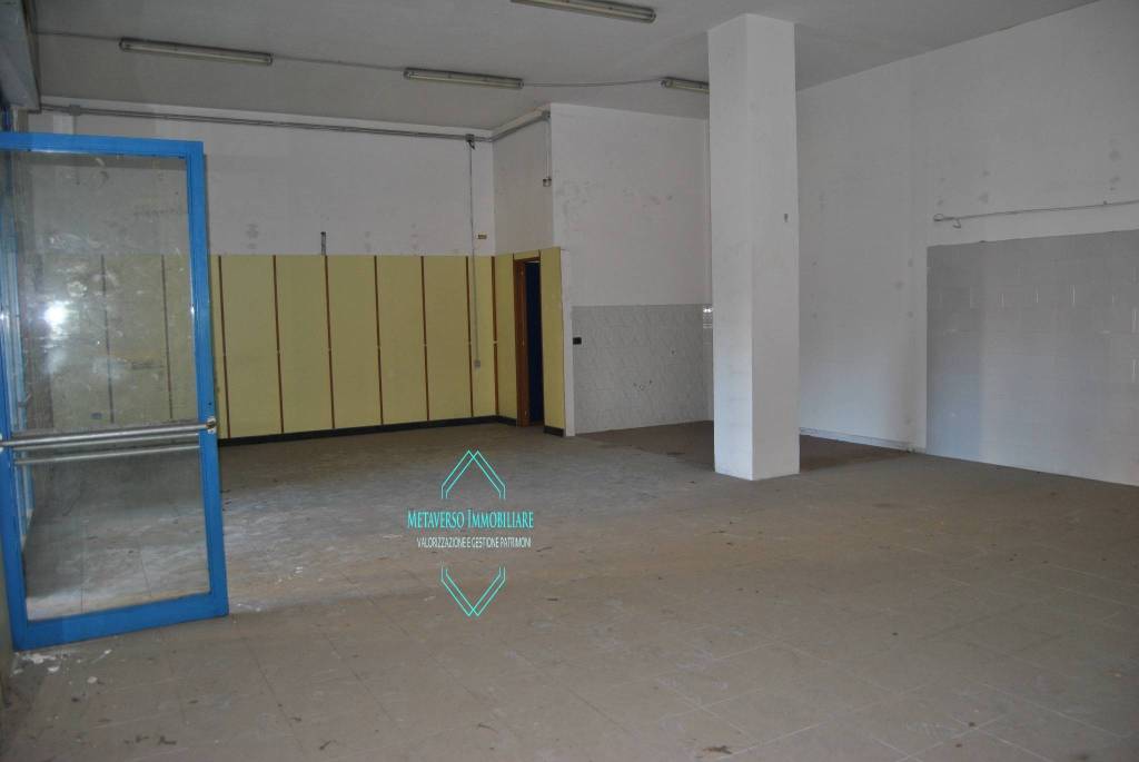 negozio in affitto ad Aversa