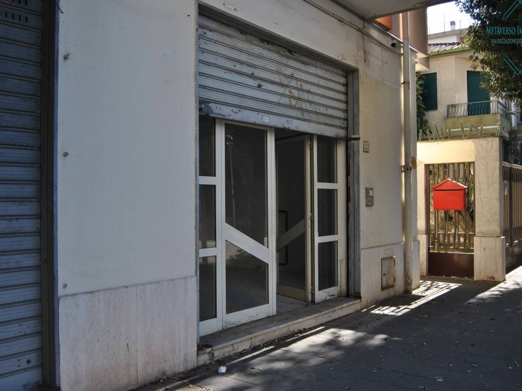 negozio in affitto ad Aversa