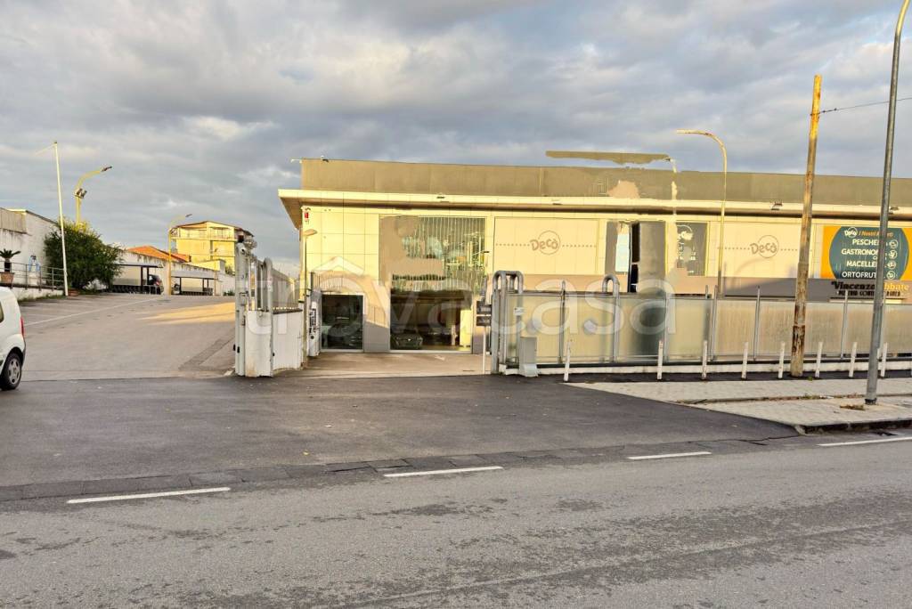 negozio in affitto ad Aversa