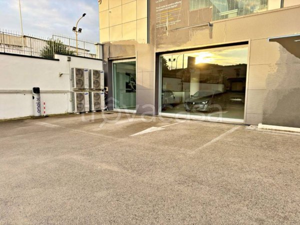 negozio in affitto ad Aversa