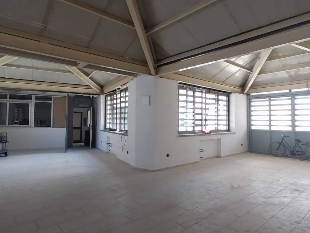 negozio in affitto ad Aversa