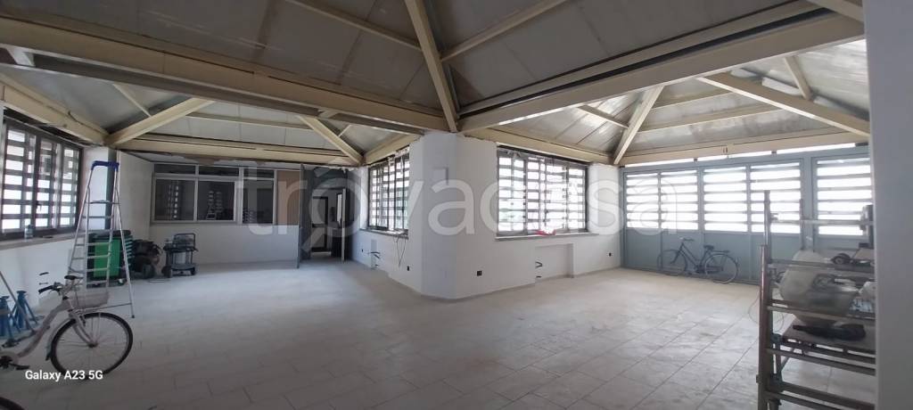 negozio in affitto ad Aversa