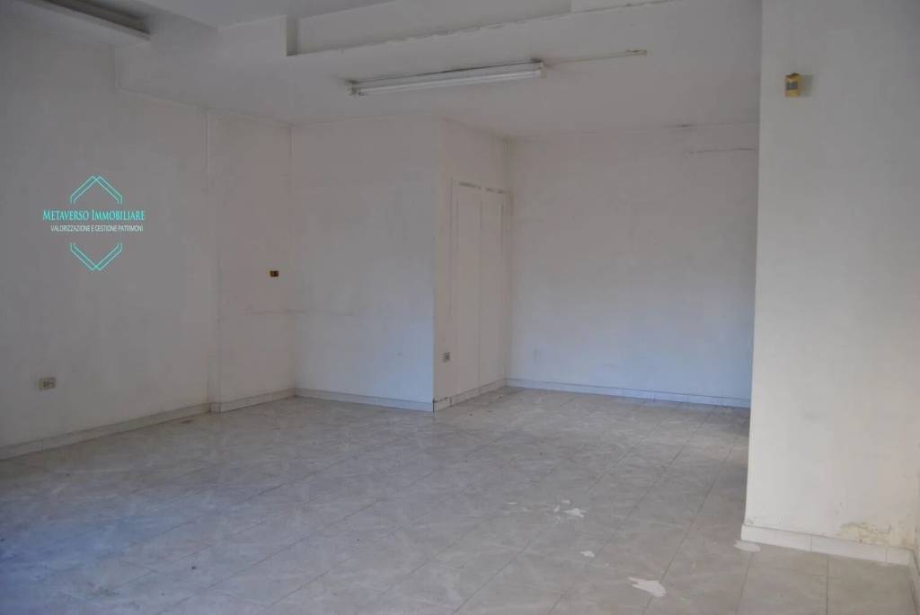 negozio in affitto ad Aversa